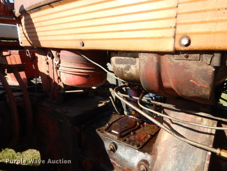 image for item DH0130 1963 Farmall 560  tractor