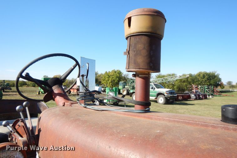 image for item DH0130 1963 Farmall 560  tractor