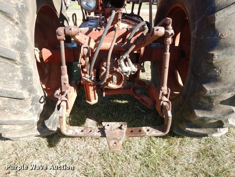 image for item DH0130 1963 Farmall 560  tractor