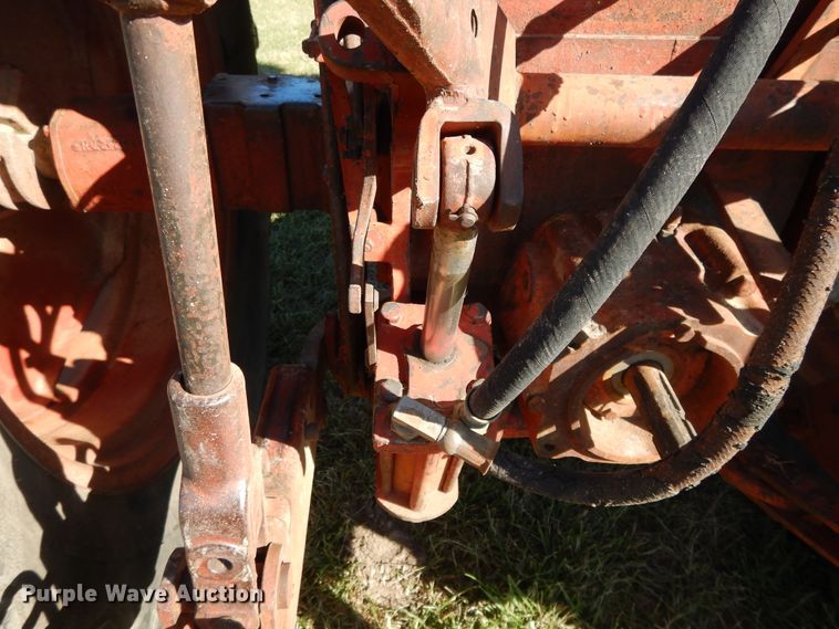 image for item DH0130 1963 Farmall 560  tractor