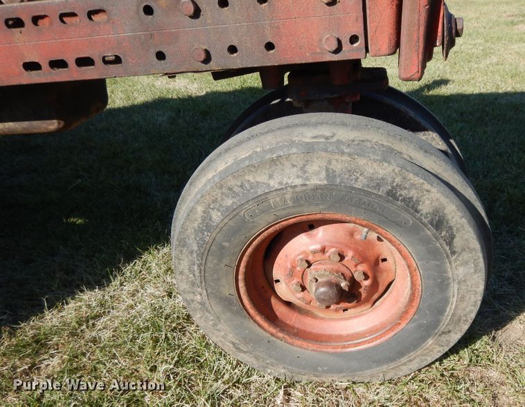 image for item DH0130 1963 Farmall 560  tractor