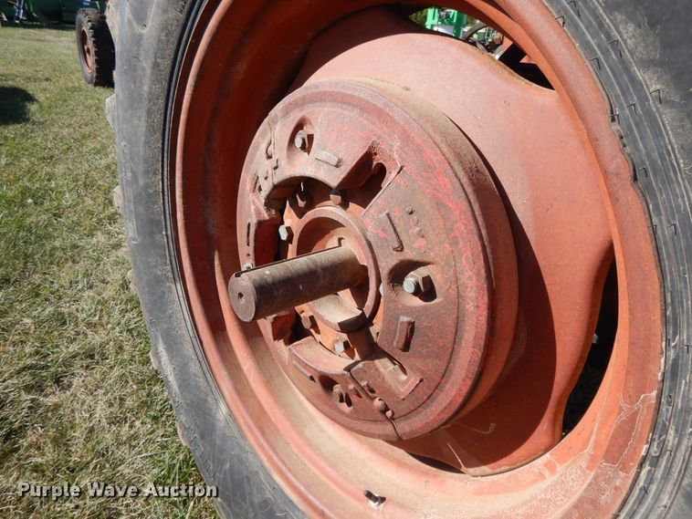 image for item DH0130 1963 Farmall 560  tractor