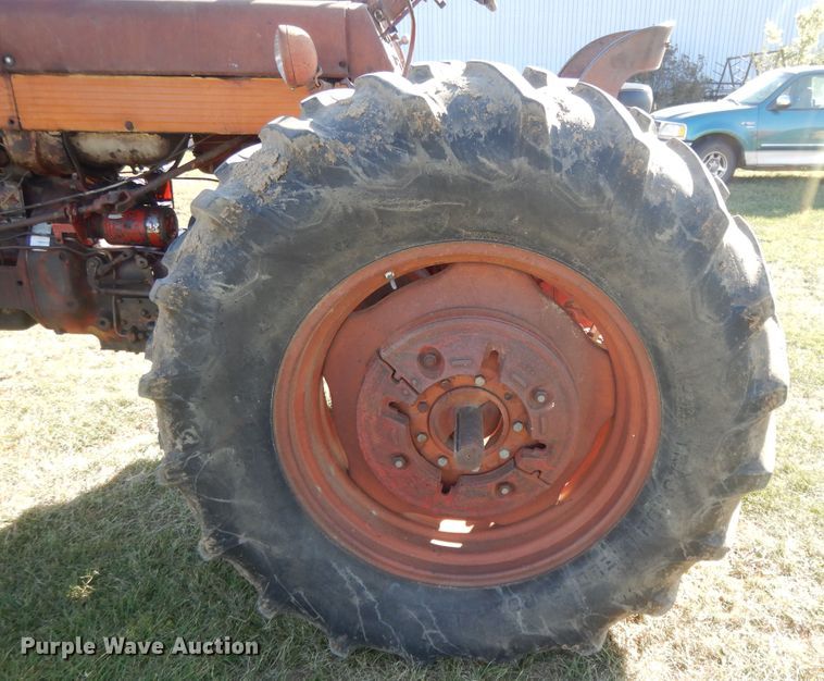 image for item DH0130 1963 Farmall 560  tractor