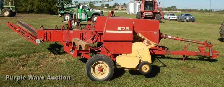 image for item DH0134 1992 New Holland 575  small square baler