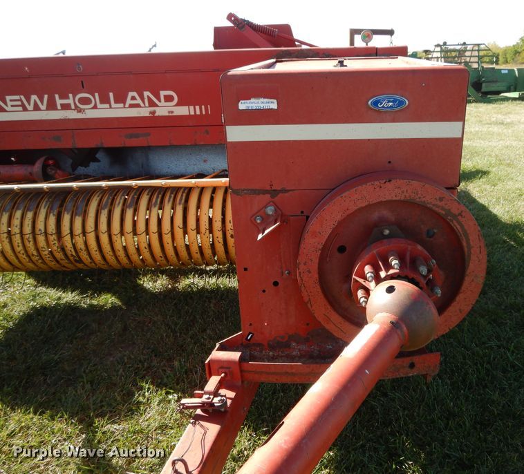 image for item DH0134 1992 New Holland 575  small square baler