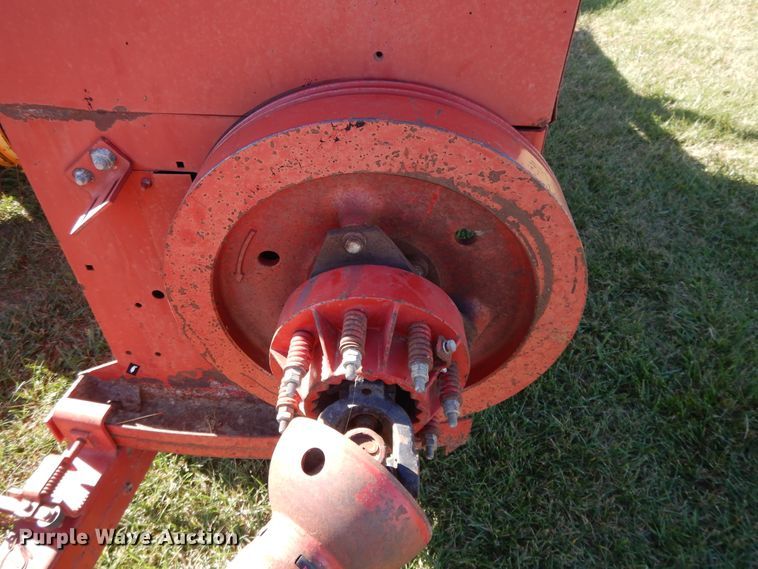 image for item DH0134 1992 New Holland 575  small square baler