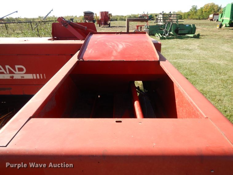 image for item DH0134 1992 New Holland 575  small square baler