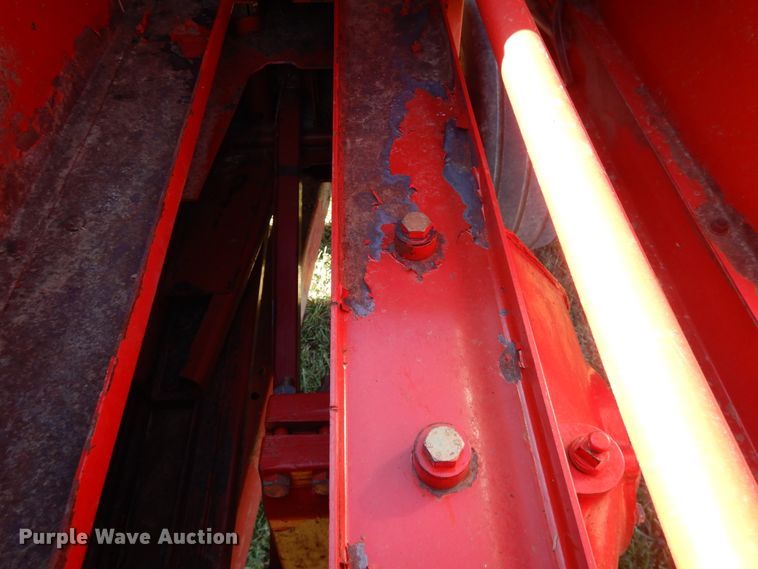 image for item DH0134 1992 New Holland 575  small square baler