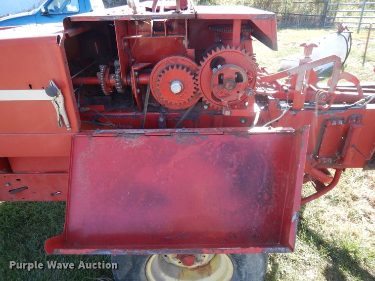 image for item DH0134 1992 New Holland 575  small square baler