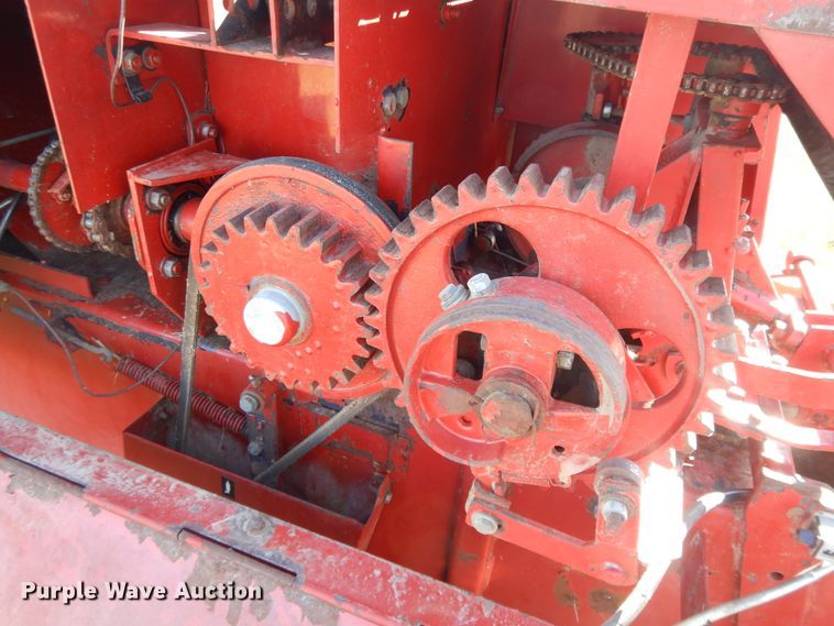 image for item DH0134 1992 New Holland 575  small square baler