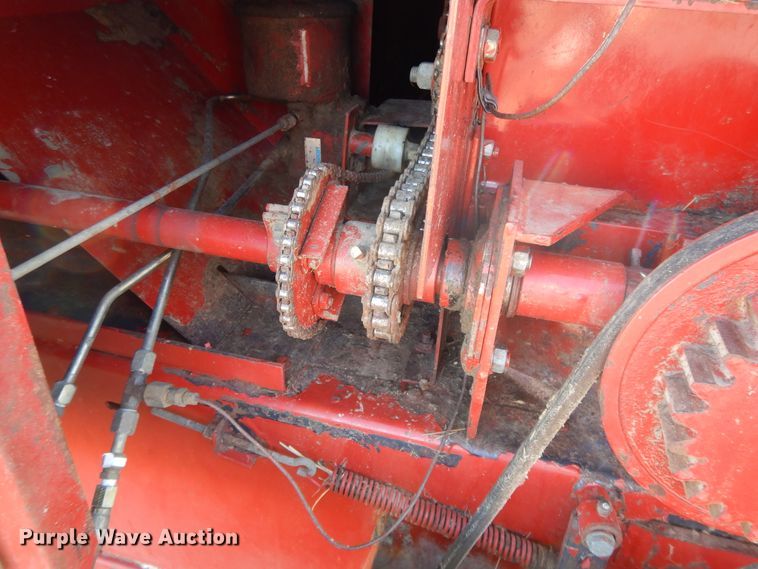 image for item DH0134 1992 New Holland 575  small square baler