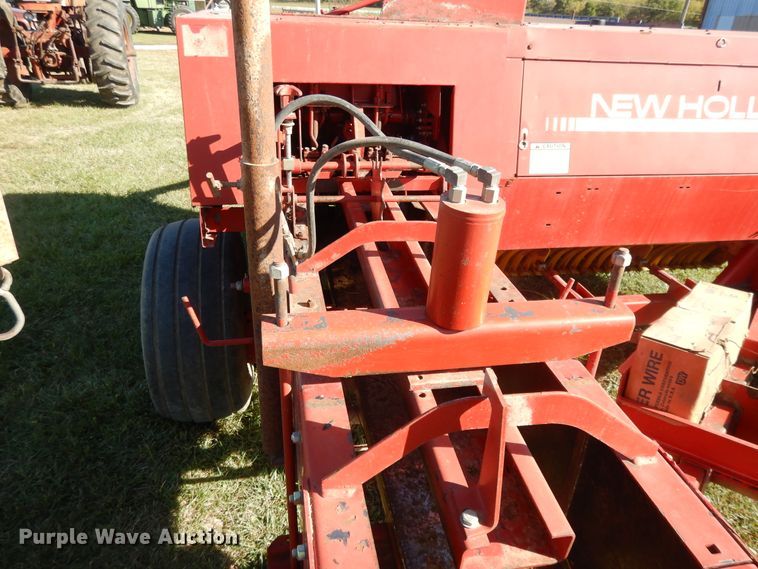 image for item DH0134 1992 New Holland 575  small square baler