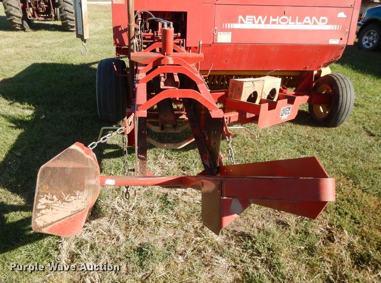 image for item DH0134 1992 New Holland 575  small square baler