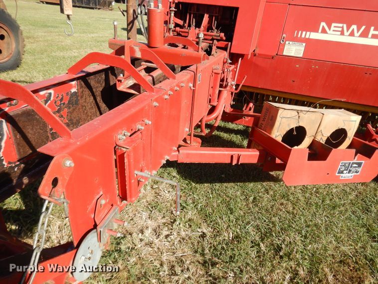 image for item DH0134 1992 New Holland 575  small square baler