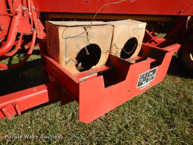 image for item DH0134 1992 New Holland 575  small square baler