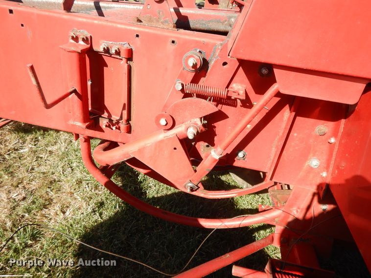 image for item DH0134 1992 New Holland 575  small square baler