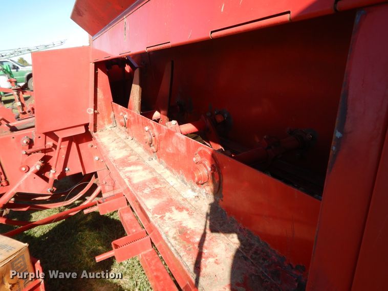 image for item DH0134 1992 New Holland 575  small square baler