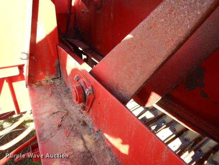 image for item DH0134 1992 New Holland 575  small square baler