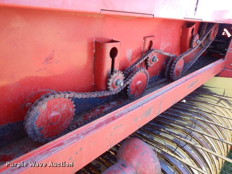 image for item DH0134 1992 New Holland 575  small square baler