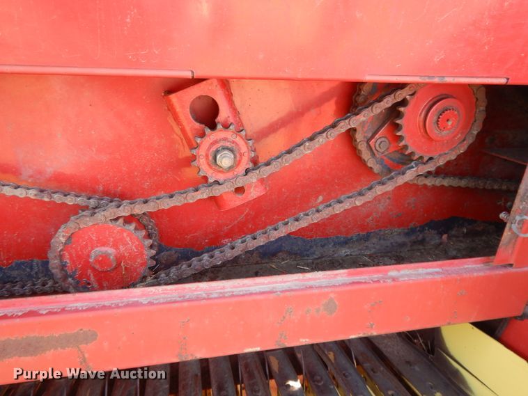 image for item DH0134 1992 New Holland 575  small square baler