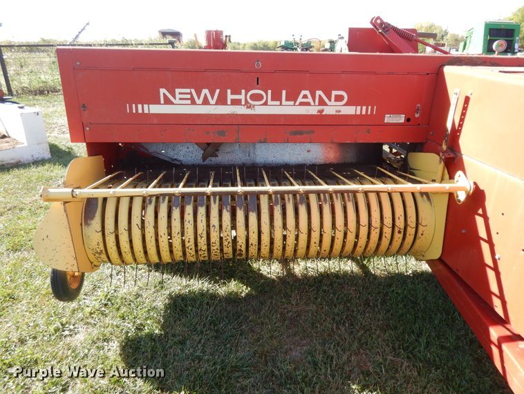 image for item DH0134 1992 New Holland 575  small square baler