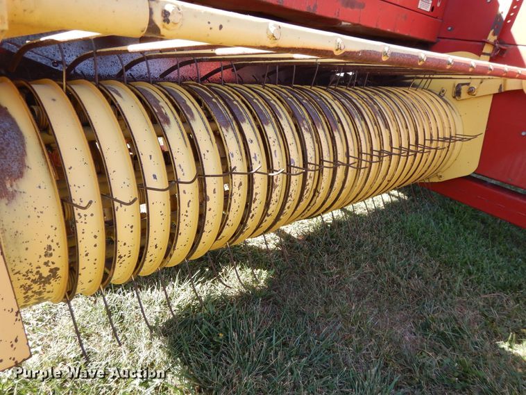 image for item DH0134 1992 New Holland 575  small square baler