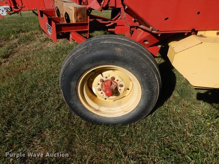 image for item DH0134 1992 New Holland 575  small square baler