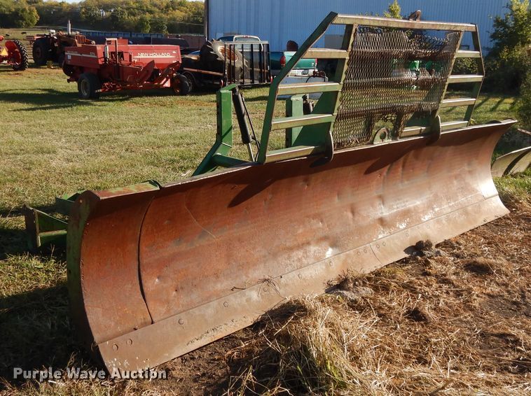 image for item DH0137 John Deere 14'W front blade