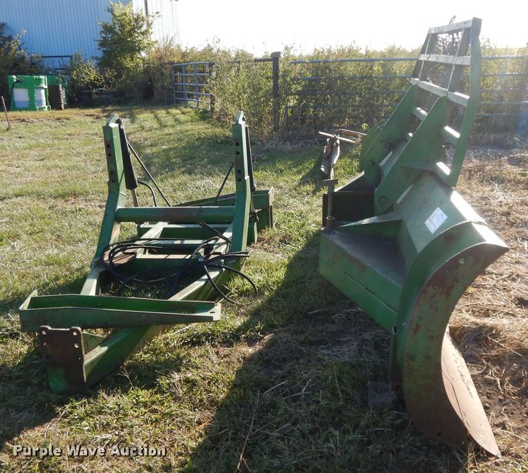 image for item DH0137 John Deere 14'W front blade