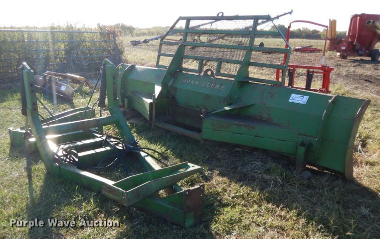 image for item DH0137 John Deere 14'W front blade