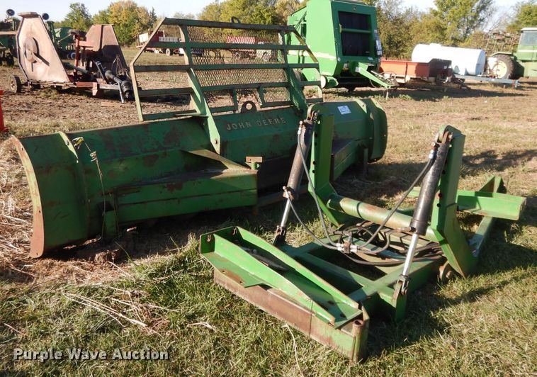 image for item DH0137 John Deere 14'W front blade