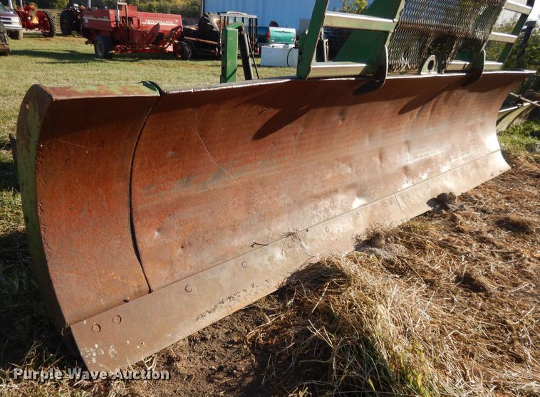 image for item DH0137 John Deere 14'W front blade