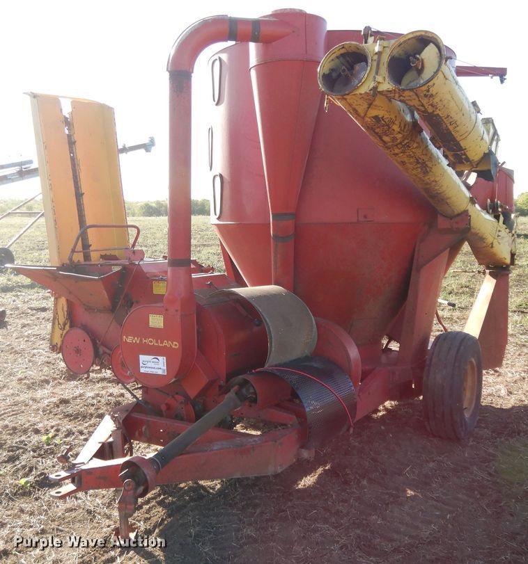 image for item DH0139 1974 New Holland 357  feed mixer