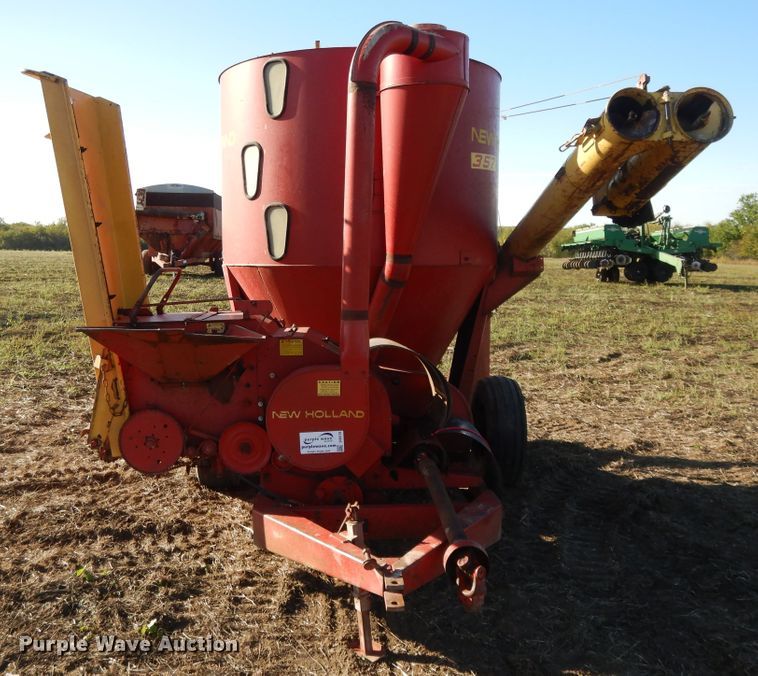 image for item DH0139 1974 New Holland 357  feed mixer