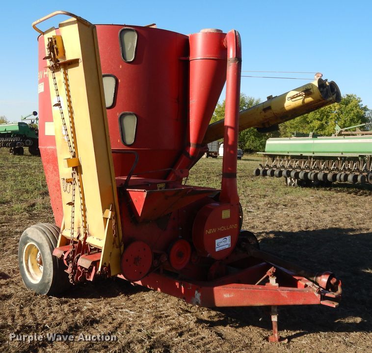 image for item DH0139 1974 New Holland 357  feed mixer