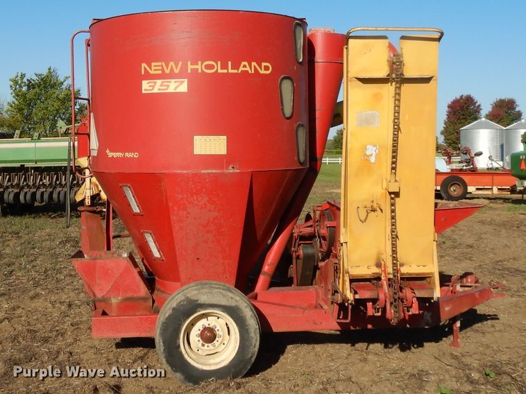 image for item DH0139 1974 New Holland 357  feed mixer