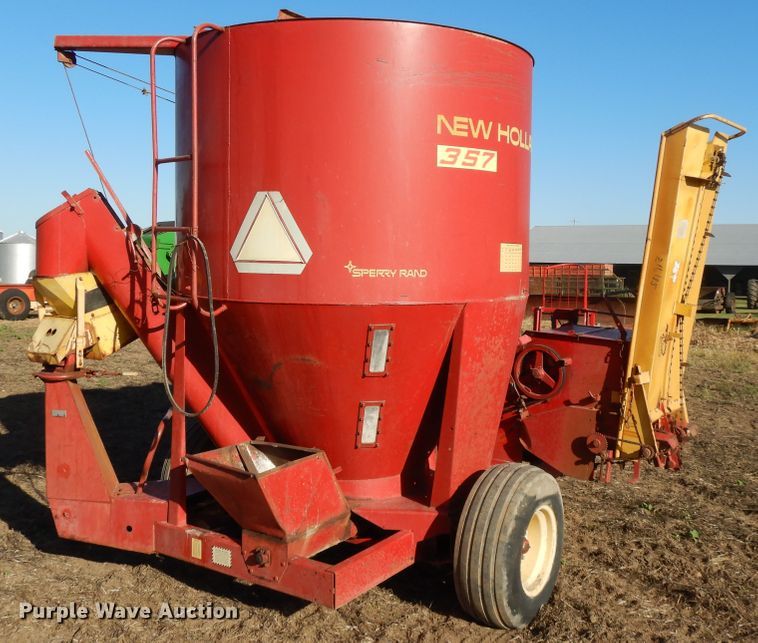 image for item DH0139 1974 New Holland 357  feed mixer