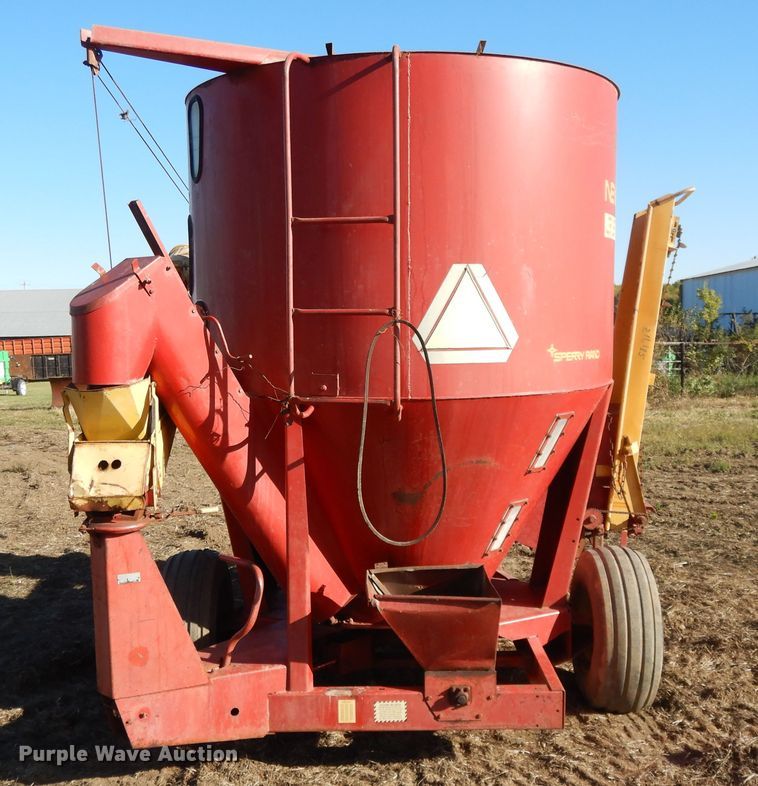 image for item DH0139 1974 New Holland 357  feed mixer