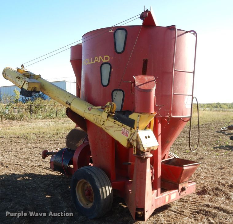 image for item DH0139 1974 New Holland 357  feed mixer