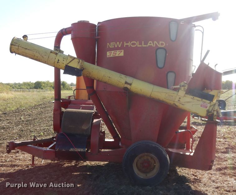 image for item DH0139 1974 New Holland 357  feed mixer