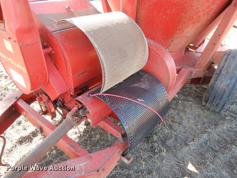 image for item DH0139 1974 New Holland 357  feed mixer