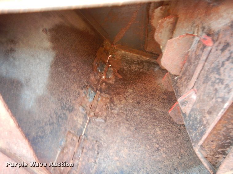 image for item DH0139 1974 New Holland 357  feed mixer