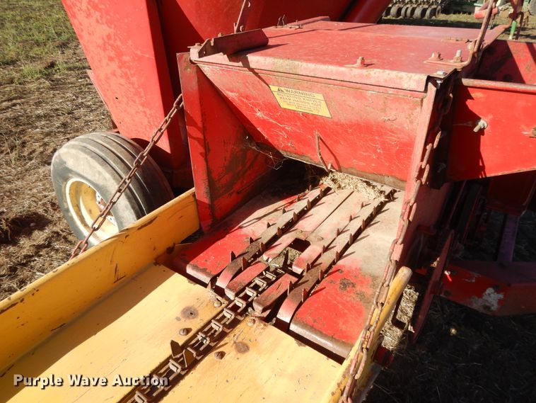 image for item DH0139 1974 New Holland 357  feed mixer