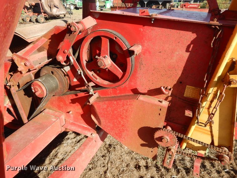 image for item DH0139 1974 New Holland 357  feed mixer