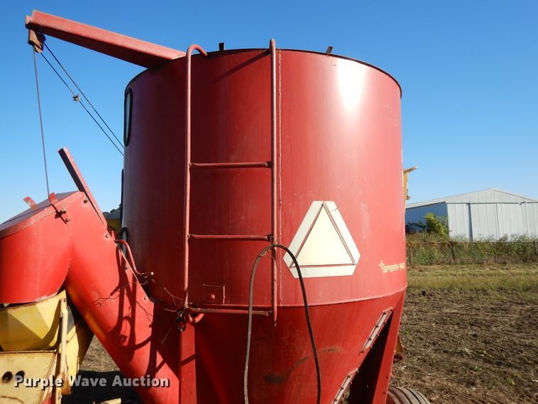 image for item DH0139 1974 New Holland 357  feed mixer