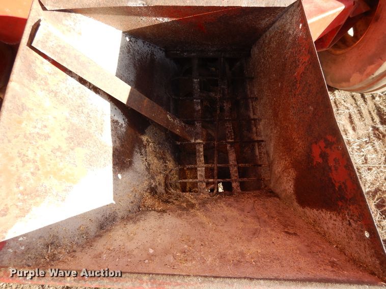 image for item DH0139 1974 New Holland 357  feed mixer