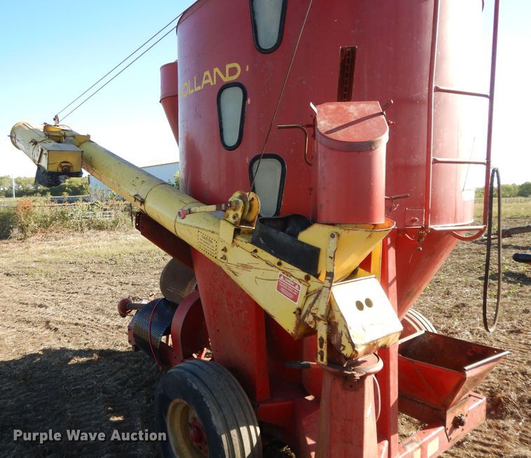 image for item DH0139 1974 New Holland 357  feed mixer