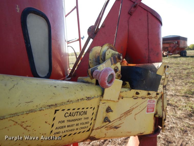 image for item DH0139 1974 New Holland 357  feed mixer