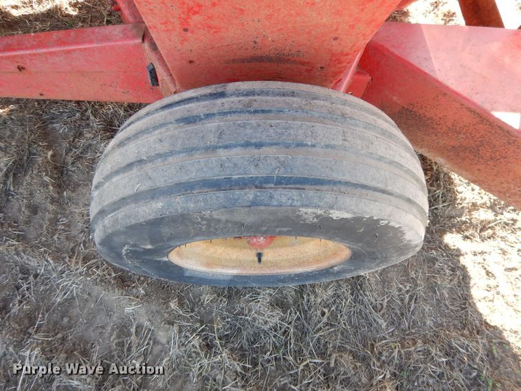 image for item DH0139 1974 New Holland 357  feed mixer