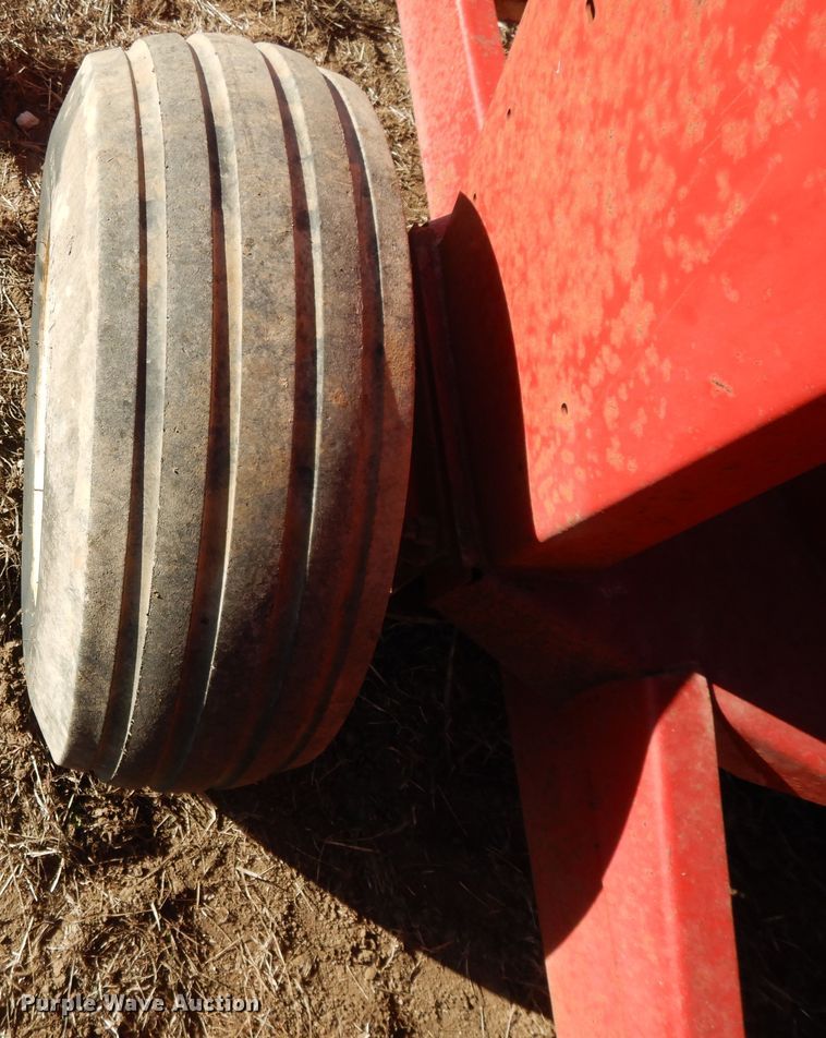 image for item DH0139 1974 New Holland 357  feed mixer